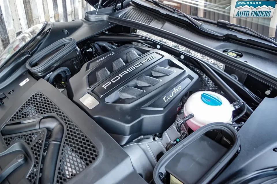 2016 Porsche Macan Turbo - Image 16 of 18