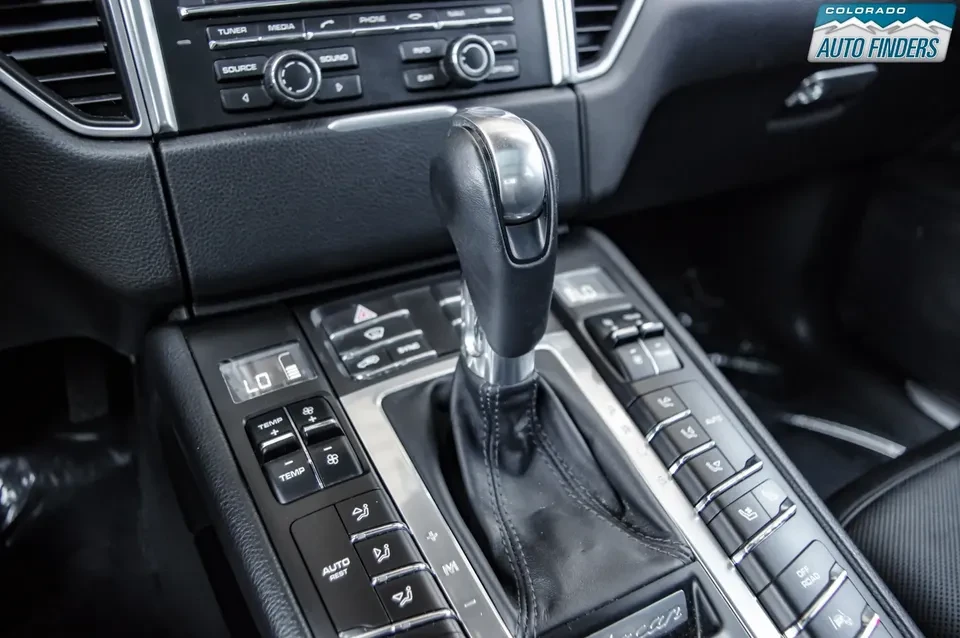 2016 Porsche Macan Turbo - Image 12 of 18