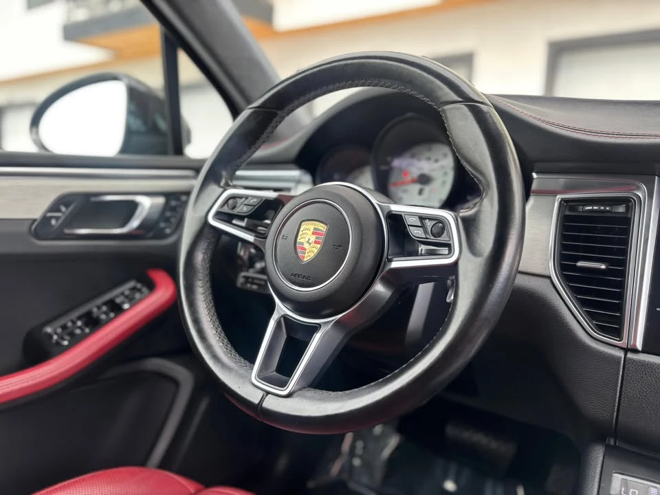 2016 Porsche Macan Turbo - Image 9 of 12