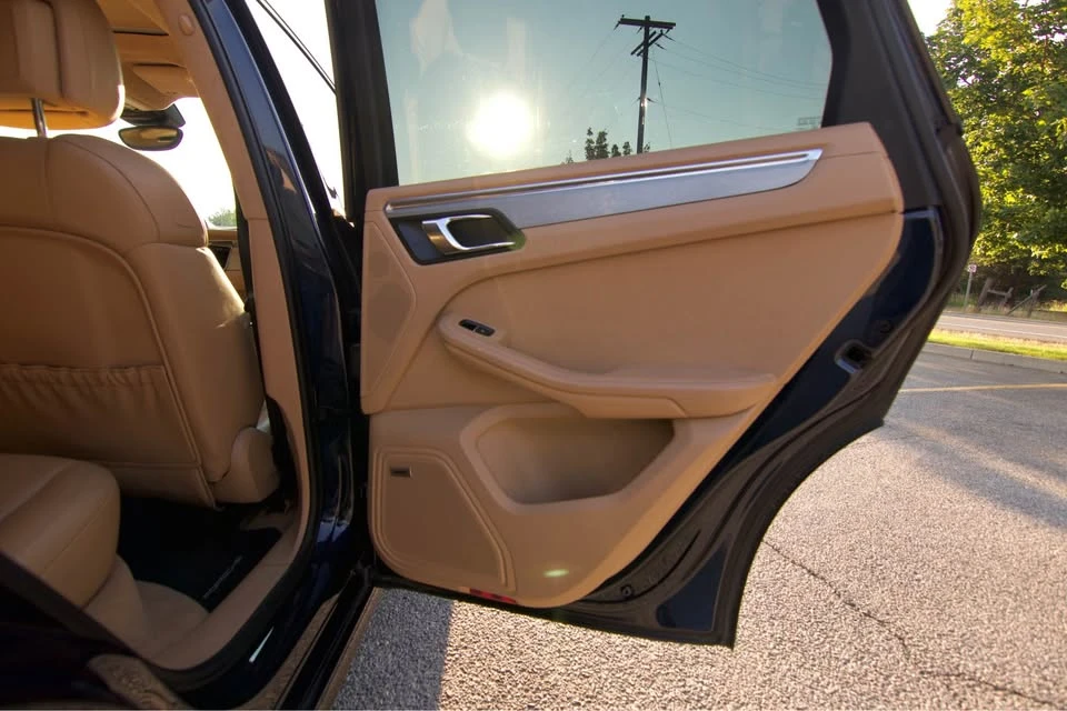 2016 Porsche Macan Turbo - Image 17 of 20