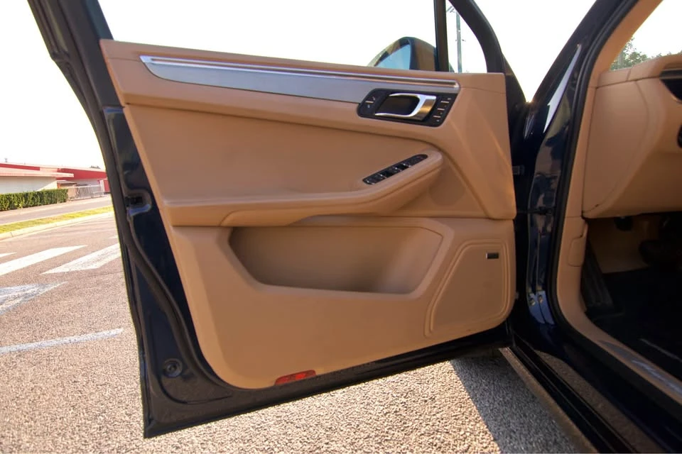 2016 Porsche Macan Turbo - Image 15 of 20
