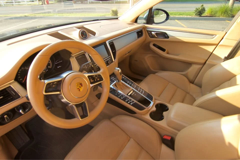 2016 Porsche Macan Turbo - Image 11 of 20