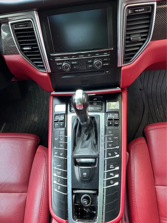 2016 Porsche Macan Turbo - Image 7 of 18
