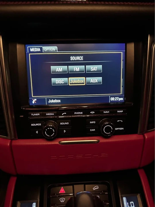 2016 Porsche Macan Turbo - Image 17 of 18
