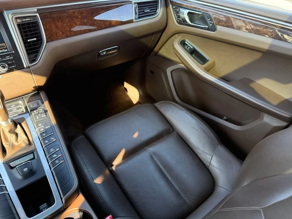 2016 Porsche Macan Turbo - Image 16 of 17