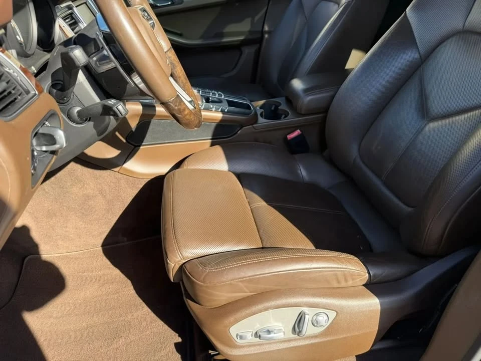 2016 Porsche Macan Turbo - Image 11 of 17