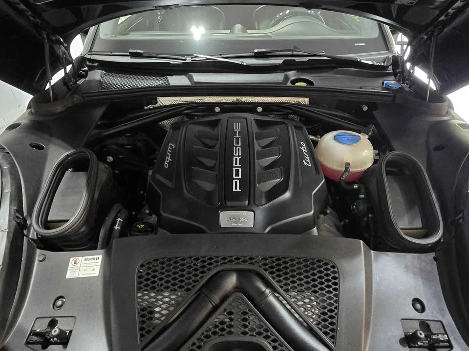 2016 Porsche Macan Turbo - Image 13 of 20