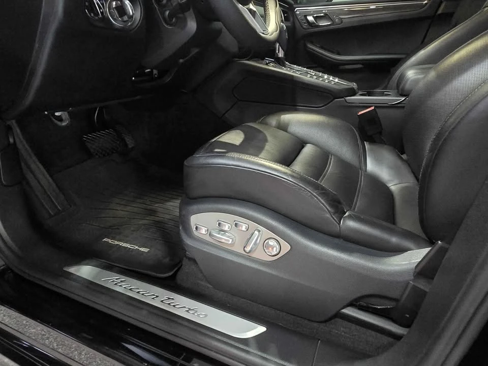 2016 Porsche Macan Turbo - Image 12 of 20