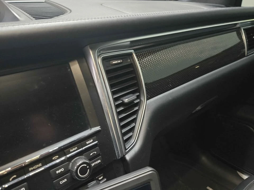 2016 Porsche Macan Turbo - Image 10 of 20