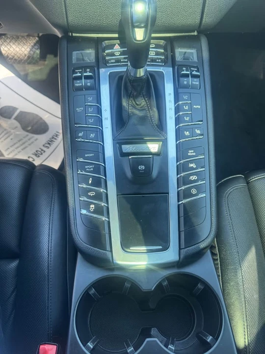 2016 Porsche Macan Turbo - Image 4 of 11
