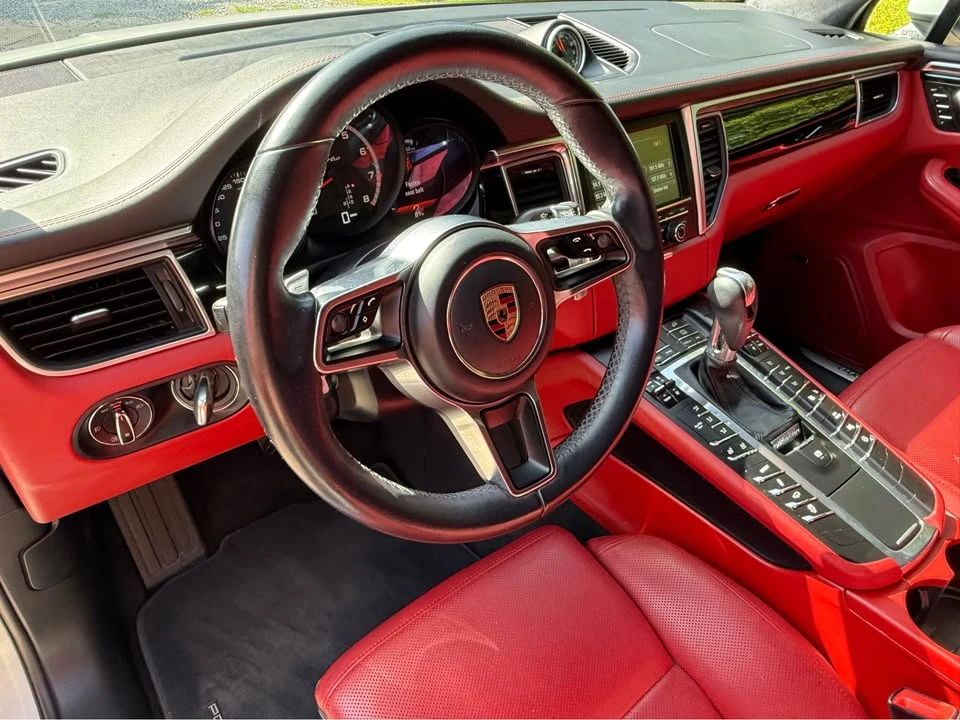 2016 Porsche Macan Turbo - Image 8 of 17