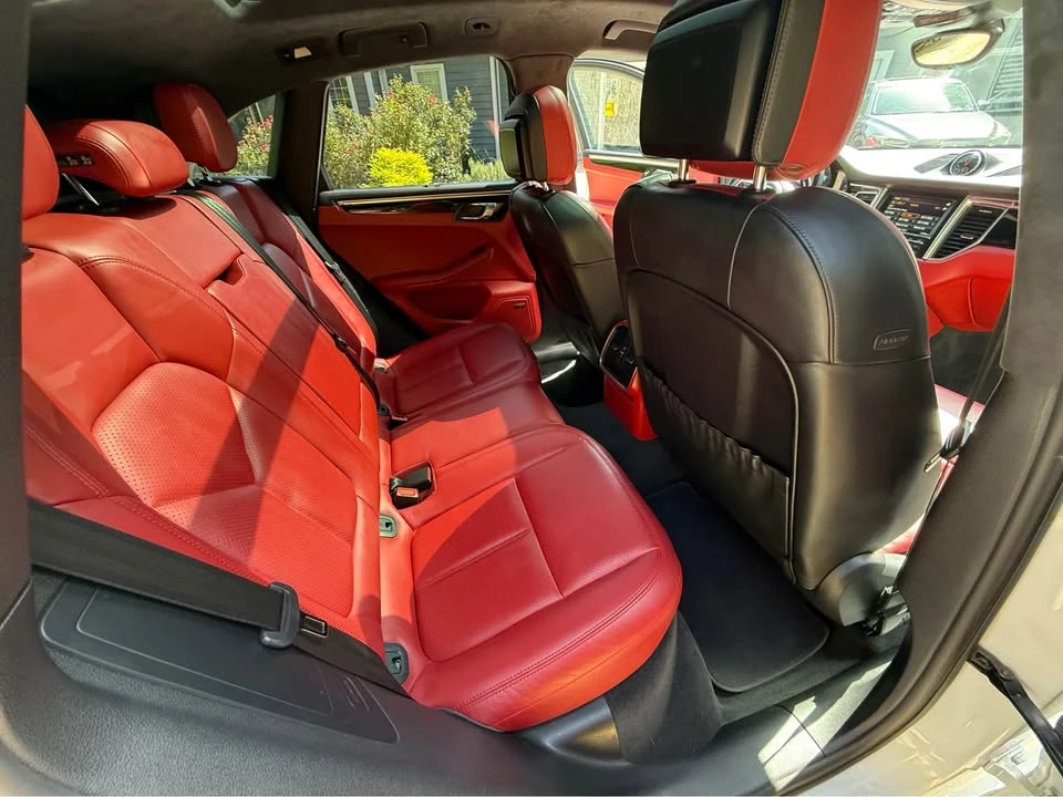 2016 Porsche Macan Turbo - Image 16 of 17