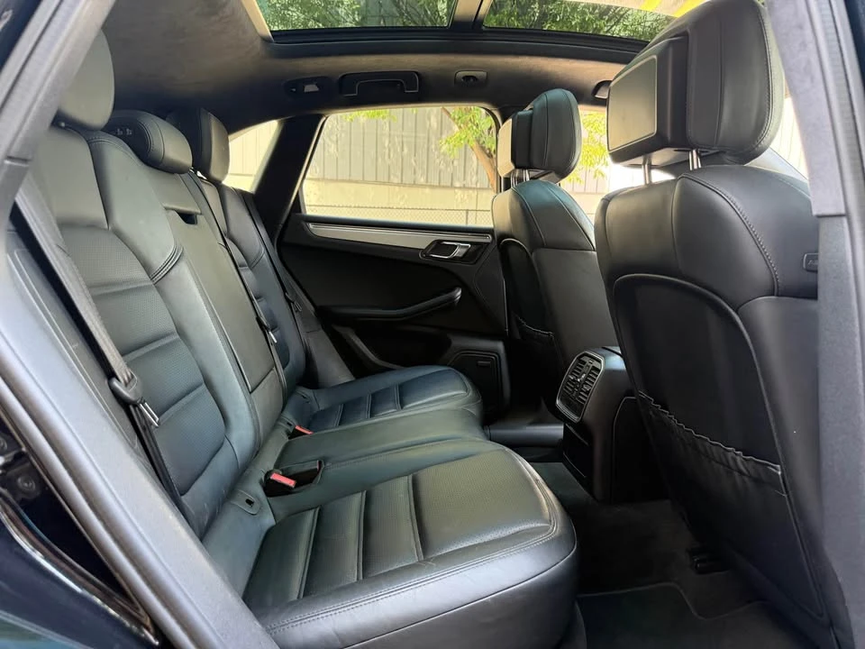 2016 Porsche Macan Turbo - Image 16 of 20