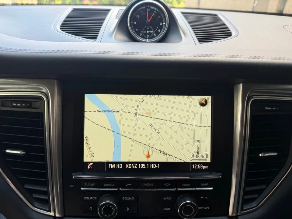 2016 Porsche Macan Turbo - Image 11 of 20
