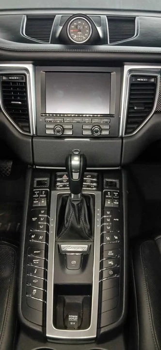 2016 Porsche Macan Turbo - Image 14 of 15