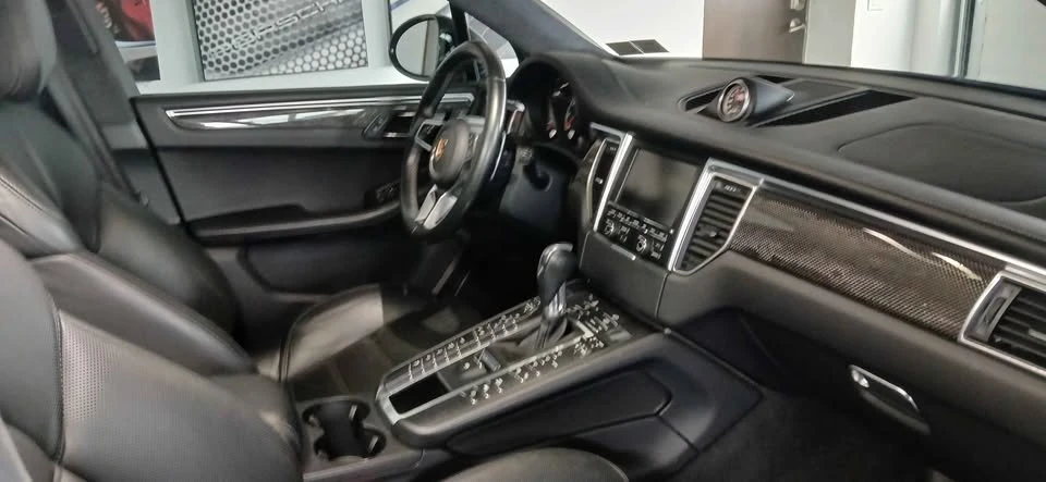 2016 Porsche Macan Turbo - Image 8 of 15
