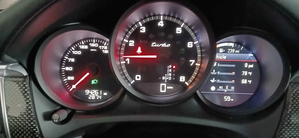 2016 Porsche Macan Turbo - Image 15 of 15