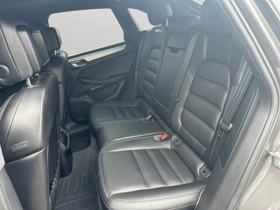 2016 Porsche Macan Turbo - Image 10 of 12