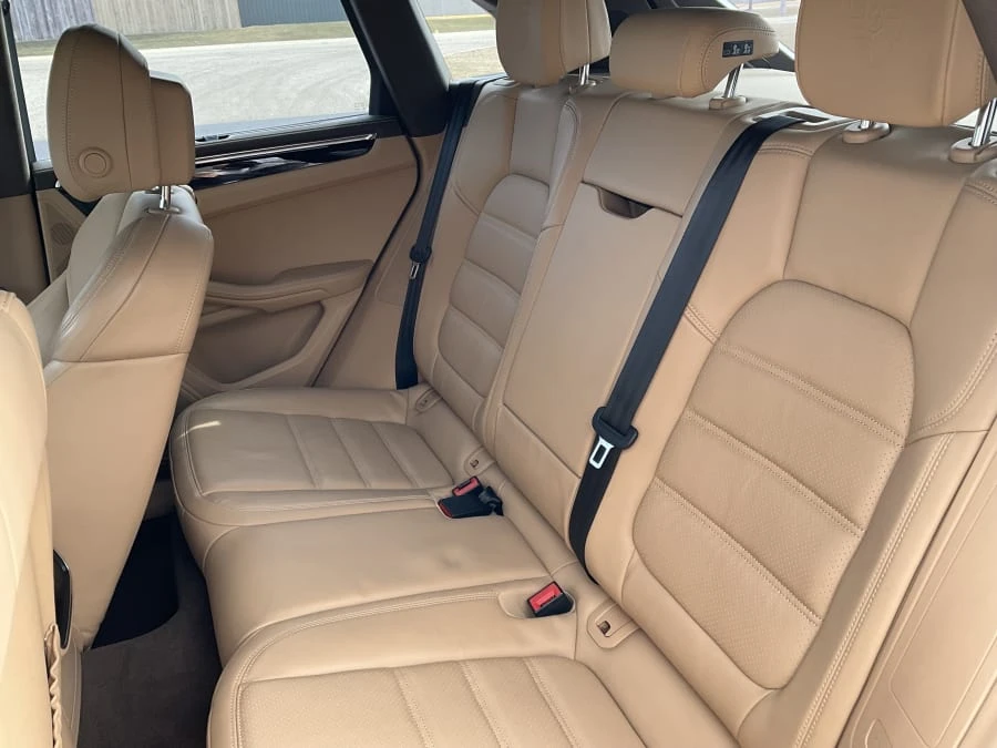 2016 Porsche Macan Turbo - Image 8 of 12