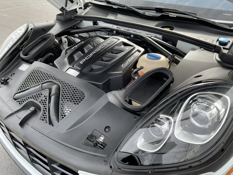 2016 Porsche Macan Turbo - Image 11 of 12