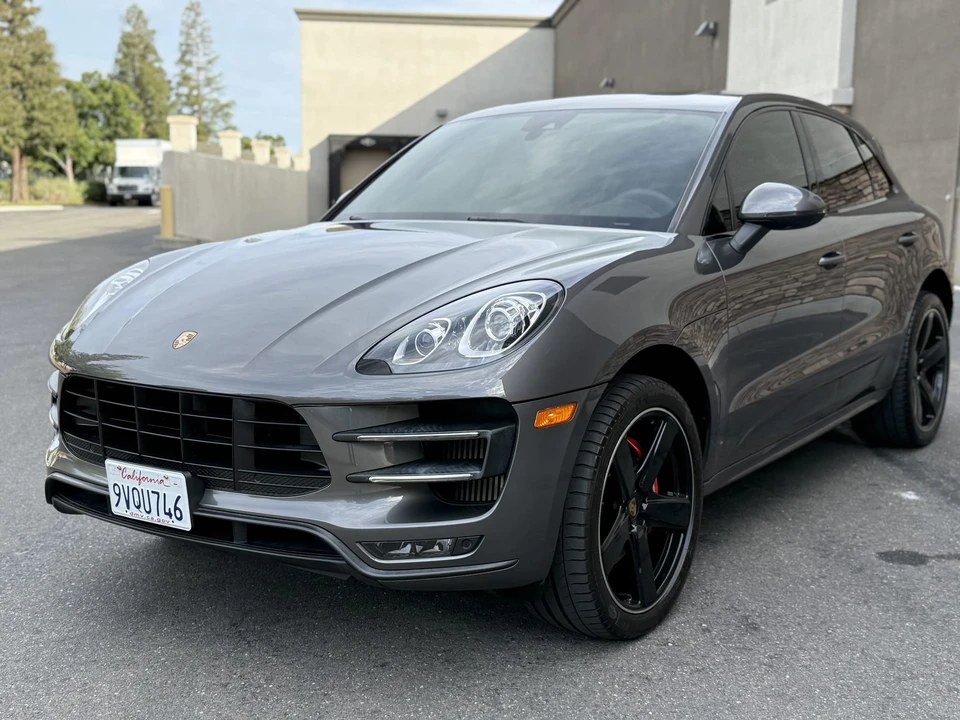2016 Porsche Macan Turbo - Image 2 of 31