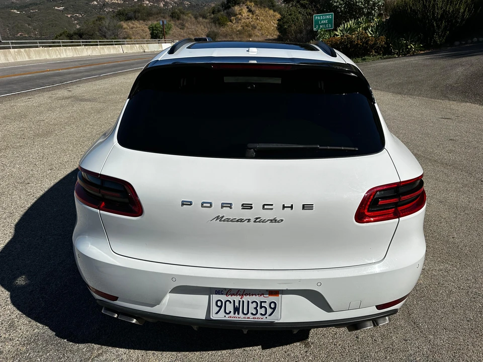 2016 Porsche Macan Turbo - Image 24 of 31
