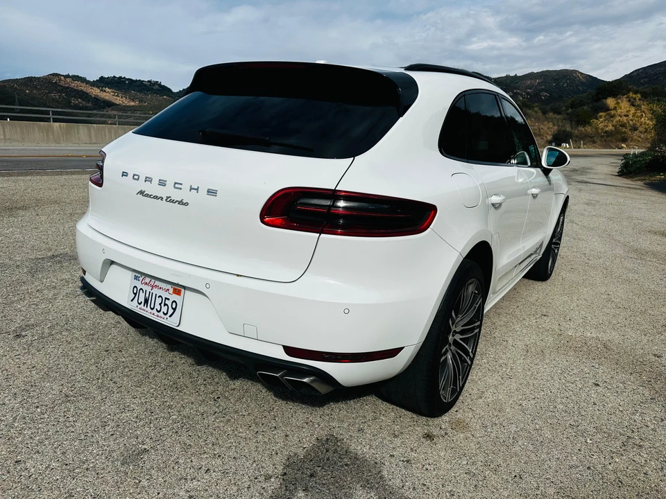 2016 Porsche Macan Turbo - Image 26 of 31
