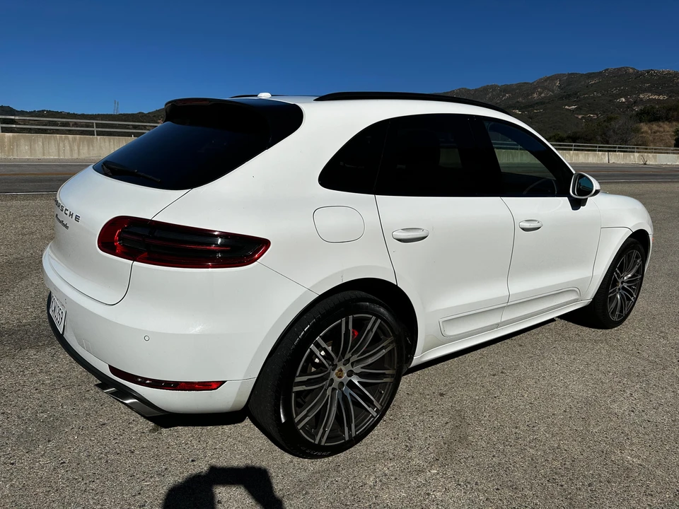 2016 Porsche Macan Turbo - Image 29 of 31