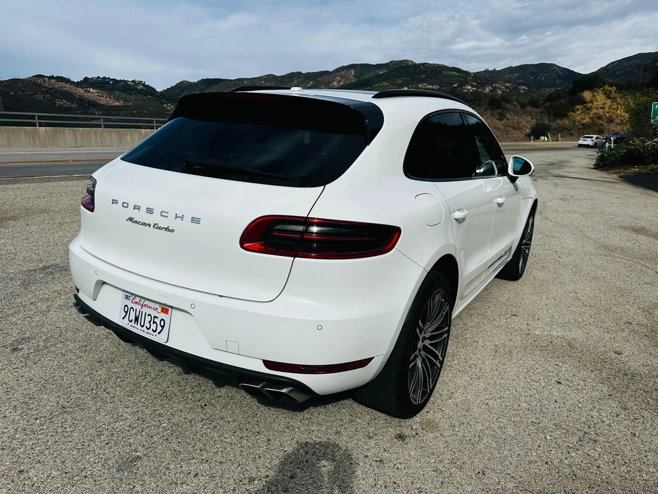 2016 Porsche Macan Turbo - Image 27 of 31