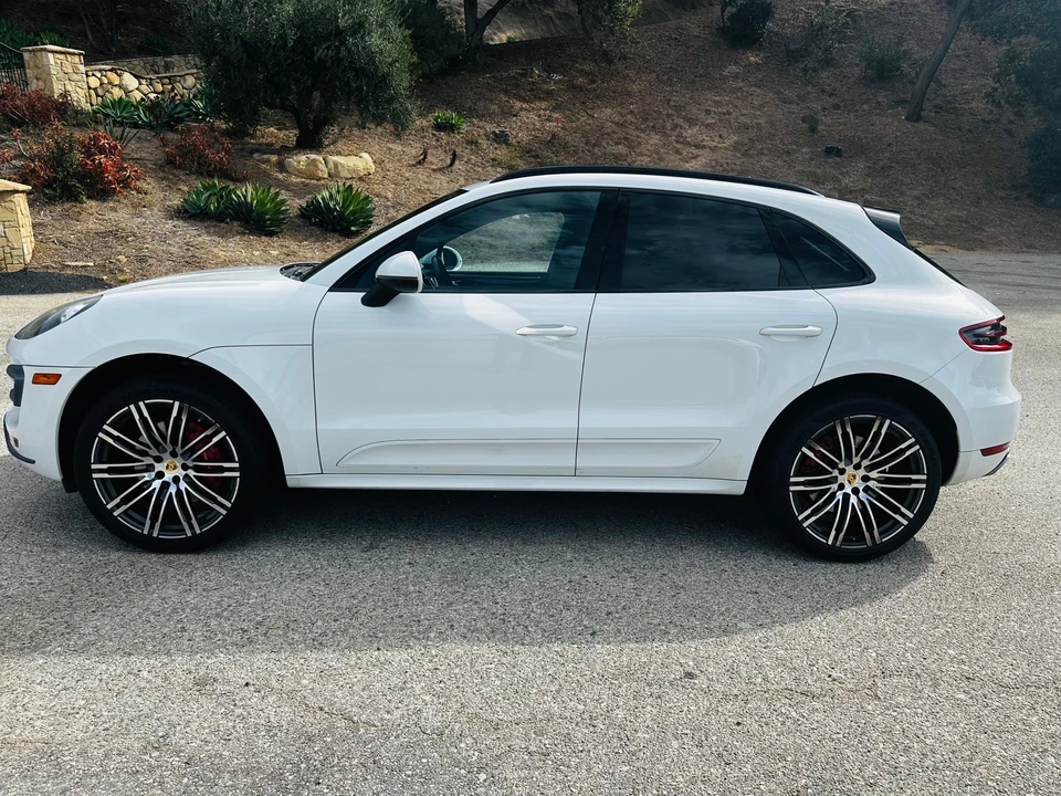 2016 Porsche Macan Turbo - Image 16 of 31