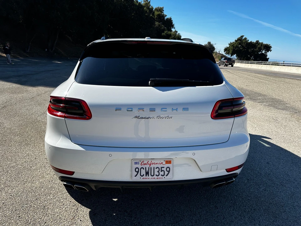2016 Porsche Macan Turbo - Image 23 of 31