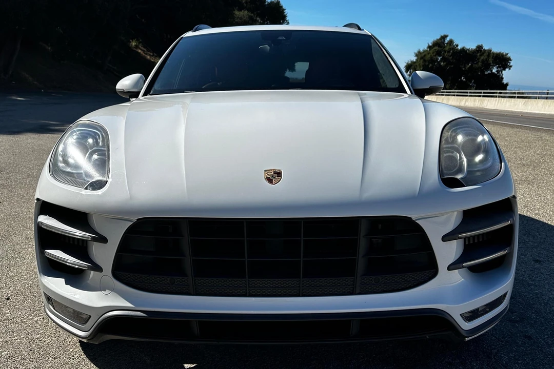 2016 Porsche Macan Turbo - Image 2 of 31
