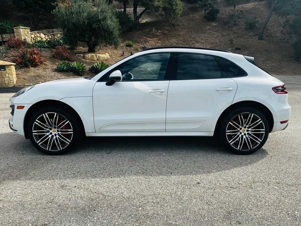 2016 Porsche Macan Turbo - Image 15 of 31
