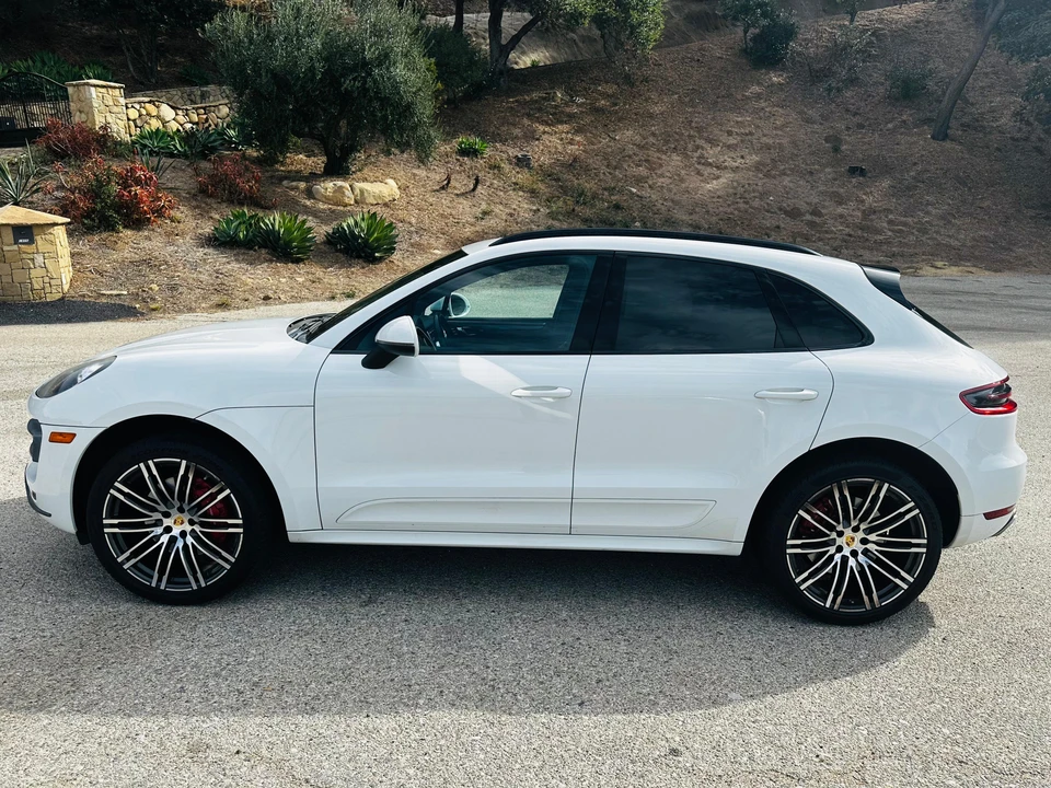 2016 Porsche Macan Turbo - Image 17 of 31