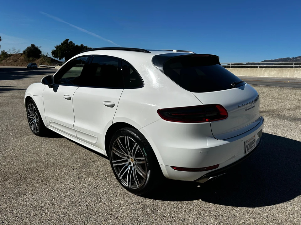 2016 Porsche Macan Turbo - Image 19 of 31