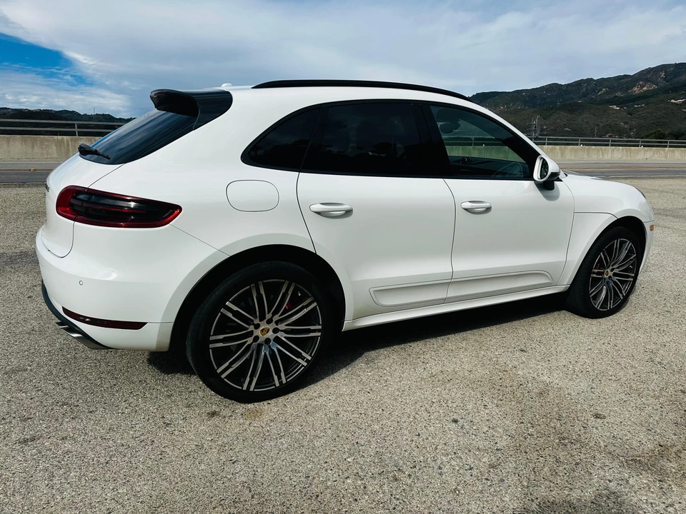 2016 Porsche Macan Turbo - Image 30 of 31