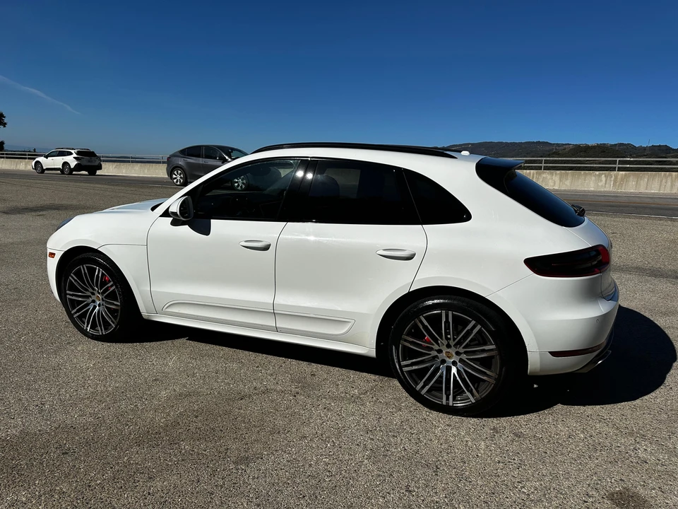 2016 Porsche Macan Turbo - Image 18 of 31