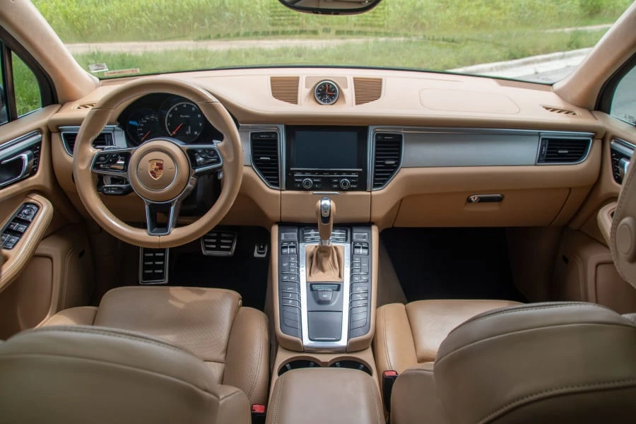 2016 Porsche Macan Turbo - Image 16 of 19