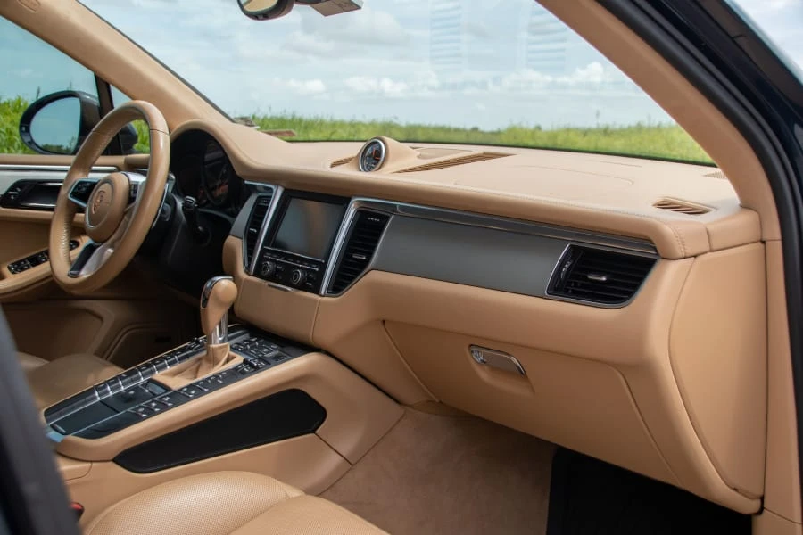 2016 Porsche Macan Turbo - Image 12 of 19