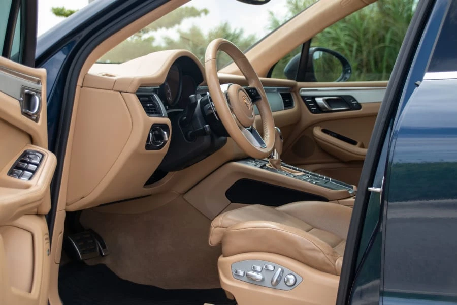 2016 Porsche Macan Turbo - Image 10 of 19