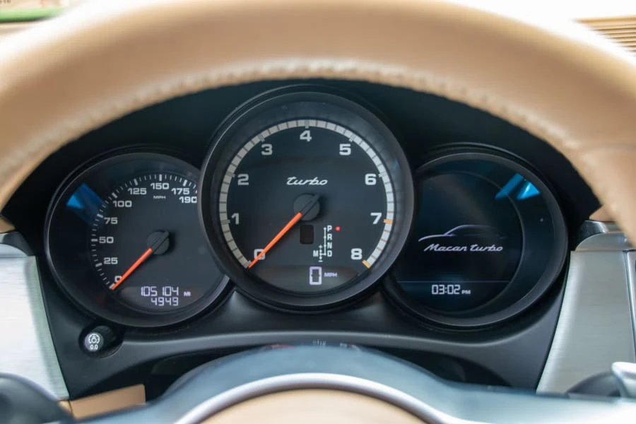 2016 Porsche Macan Turbo - Image 18 of 19