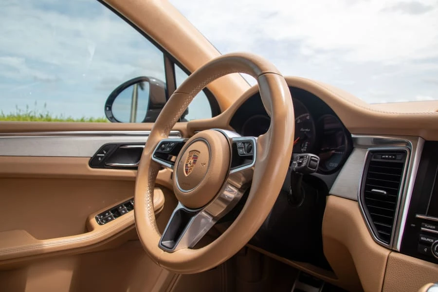 2016 Porsche Macan Turbo - Image 17 of 19