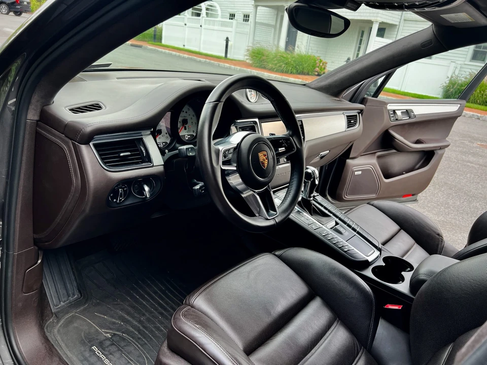 2016 Porsche Macan Turbo - Image 25 of 31