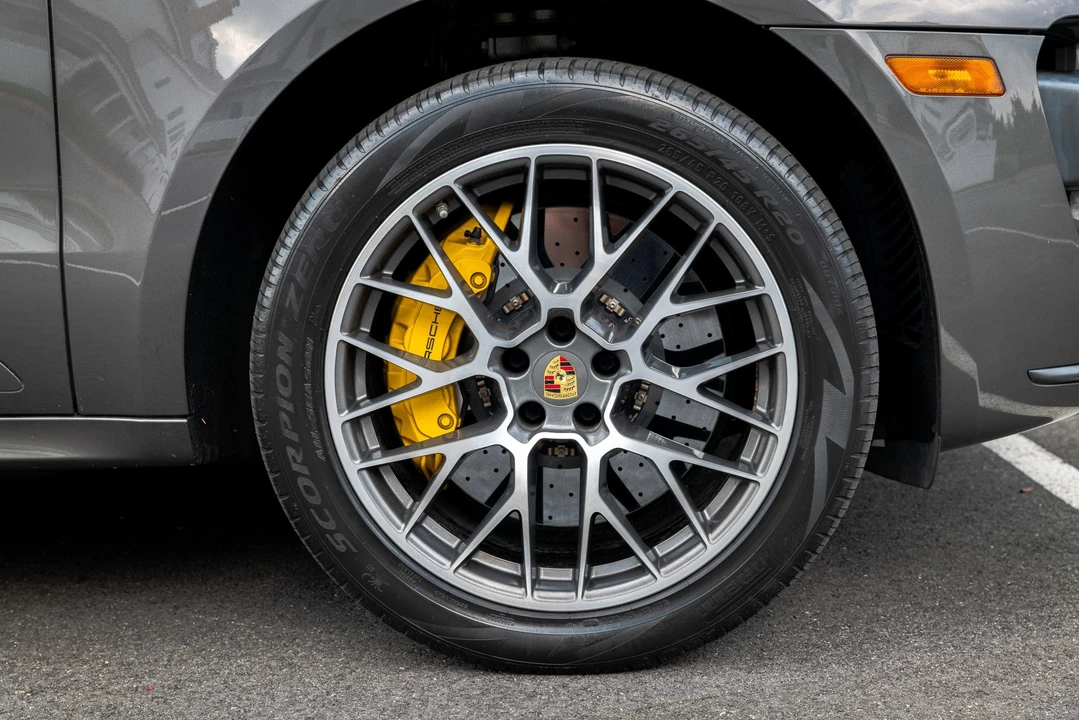 2016 Porsche Macan Turbo - Image 20 of 31