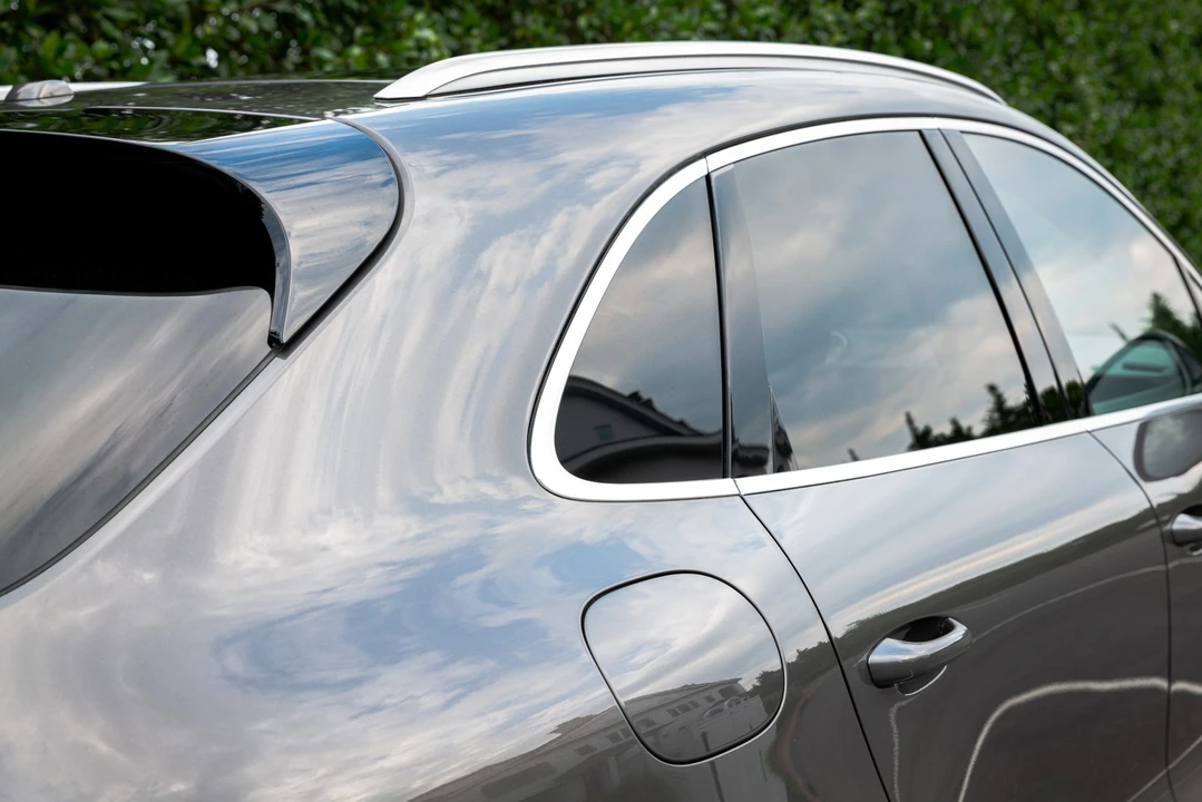 2016 Porsche Macan Turbo - Image 18 of 31