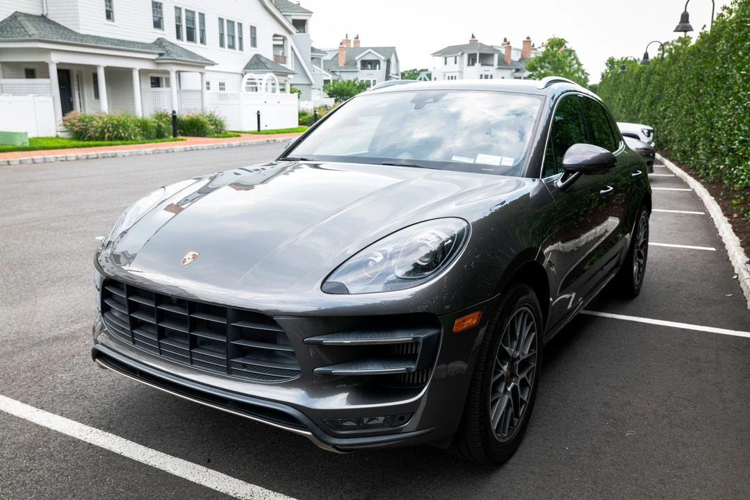 2016 Porsche Macan Turbo - Image 2 of 31