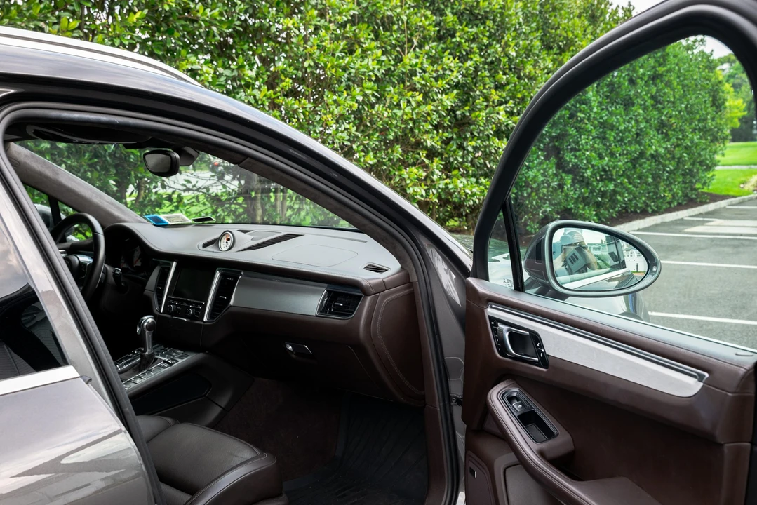 2016 Porsche Macan Turbo - Image 30 of 31