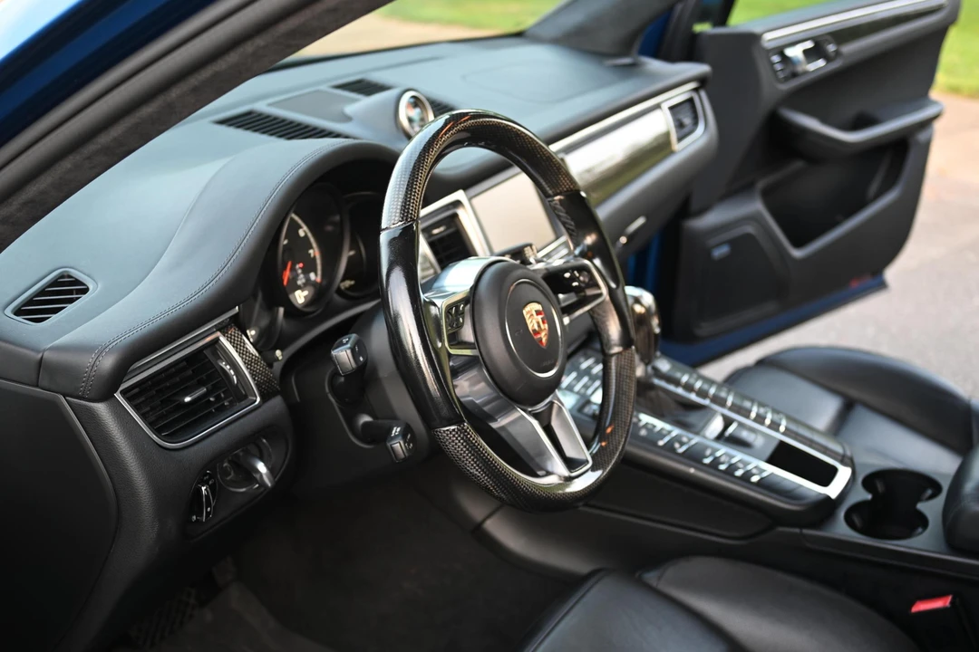 2016 Porsche Macan Turbo - Image 16 of 30