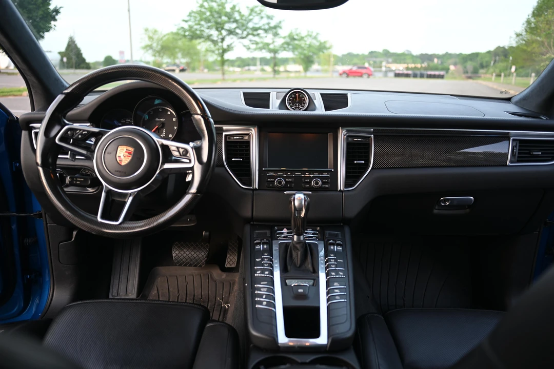 2016 Porsche Macan Turbo - Image 28 of 30