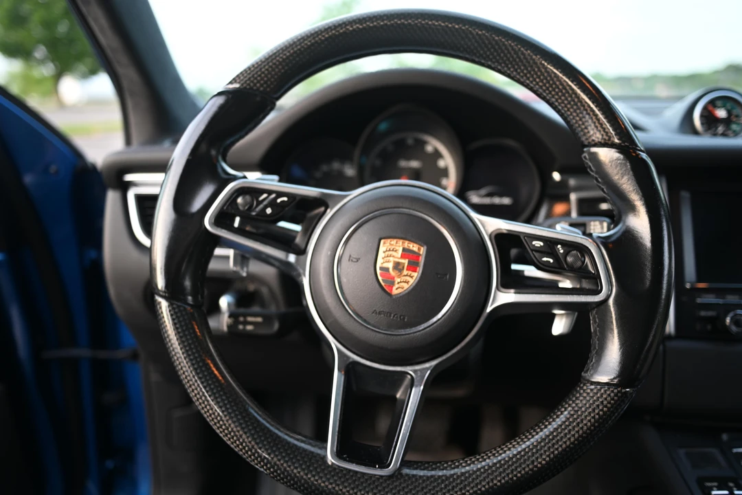 2016 Porsche Macan Turbo - Image 29 of 30